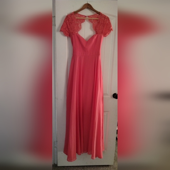 Coral maxi dress with open back and lace detail - Picture 5 of 14